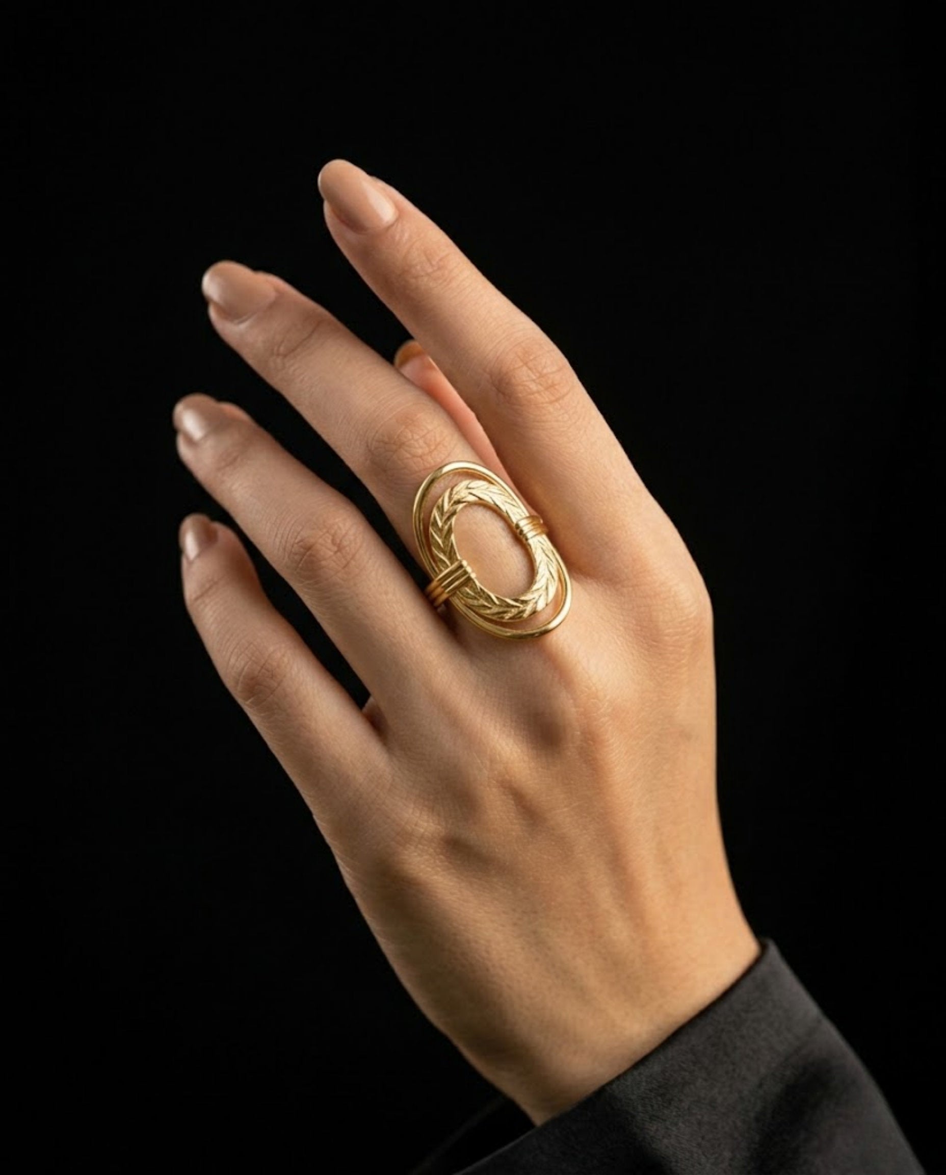 Orneza Laurel Leaf Gold Oval Statement Ring