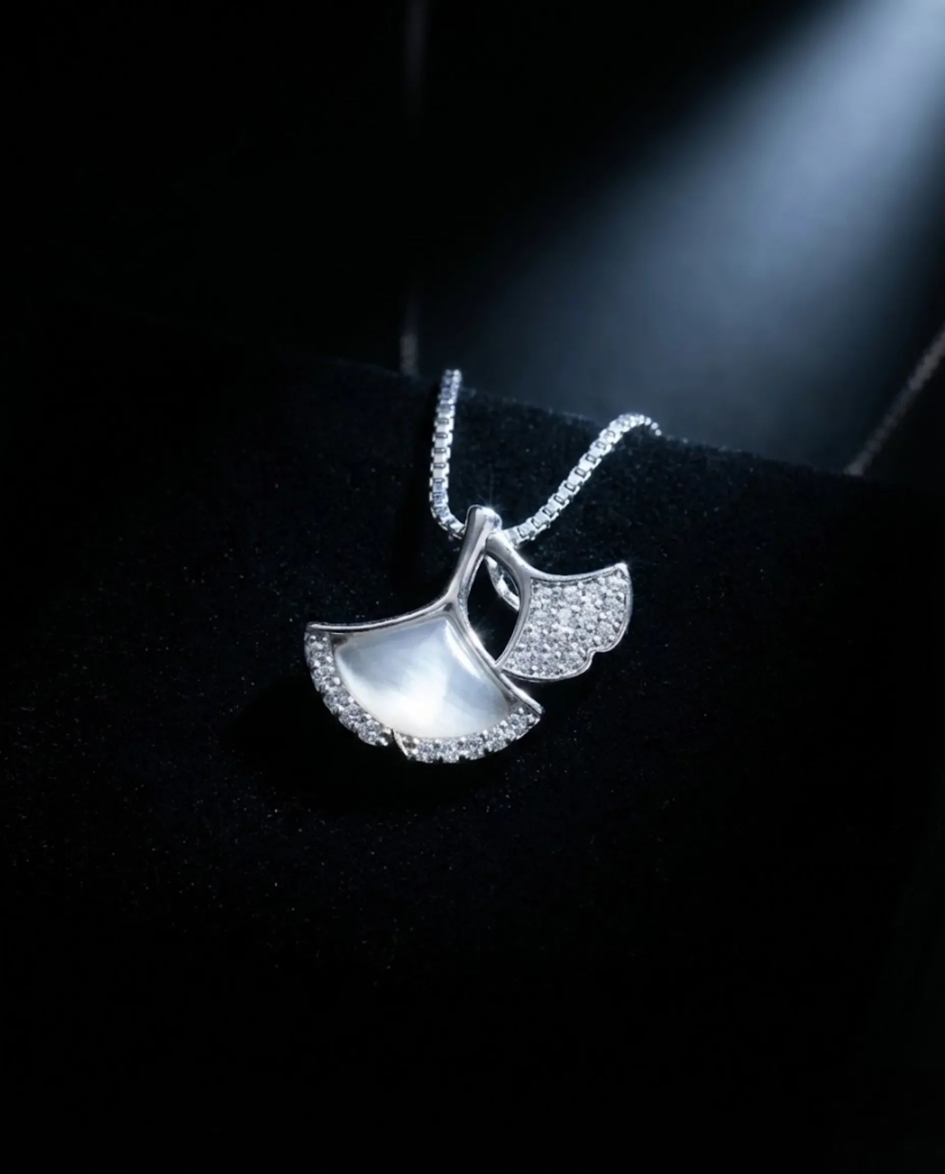 Orneza Silver Ginkgo Leaf Shell Pendant Necklace
