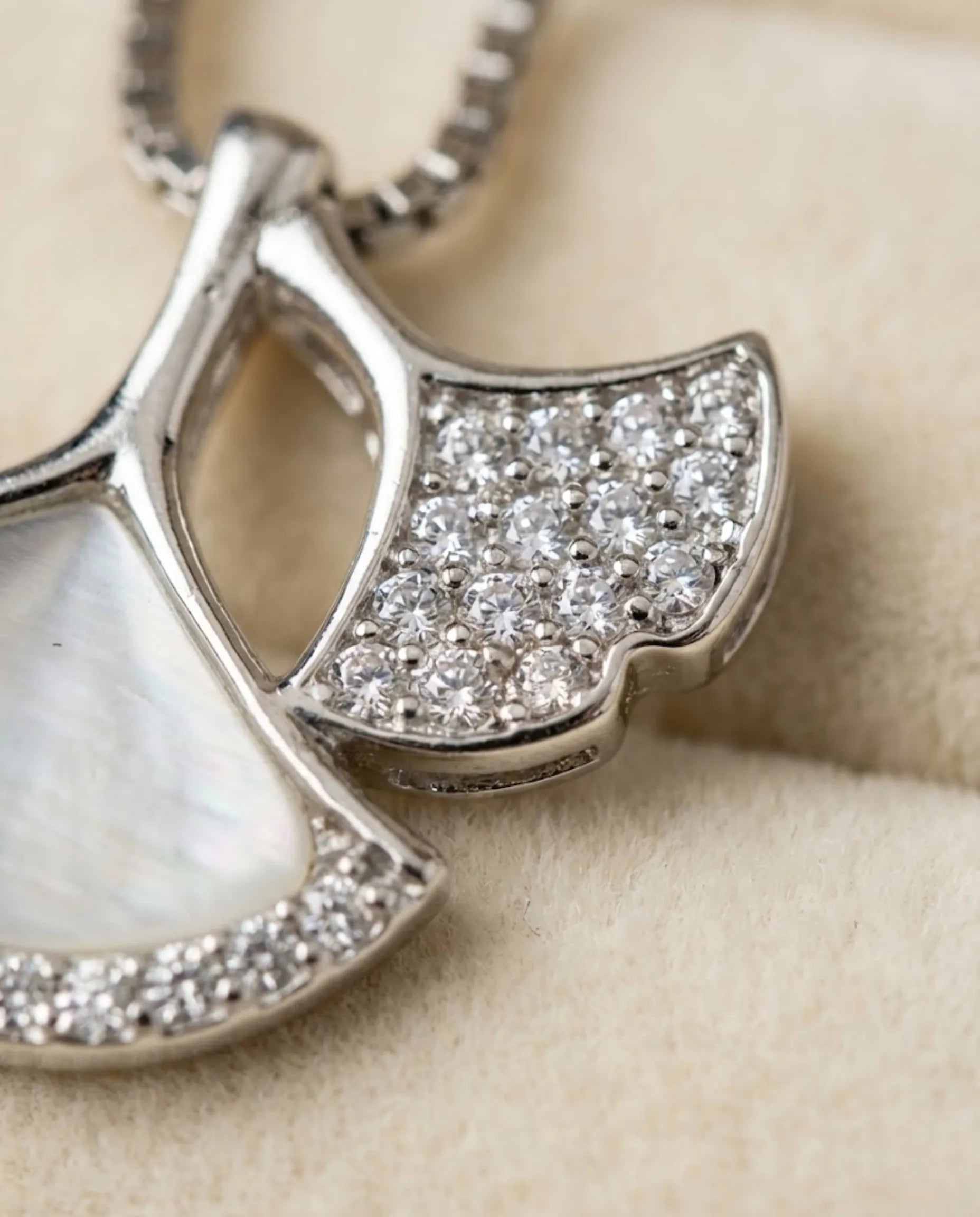 Orneza Silver Ginkgo Leaf Shell Pendant Necklace