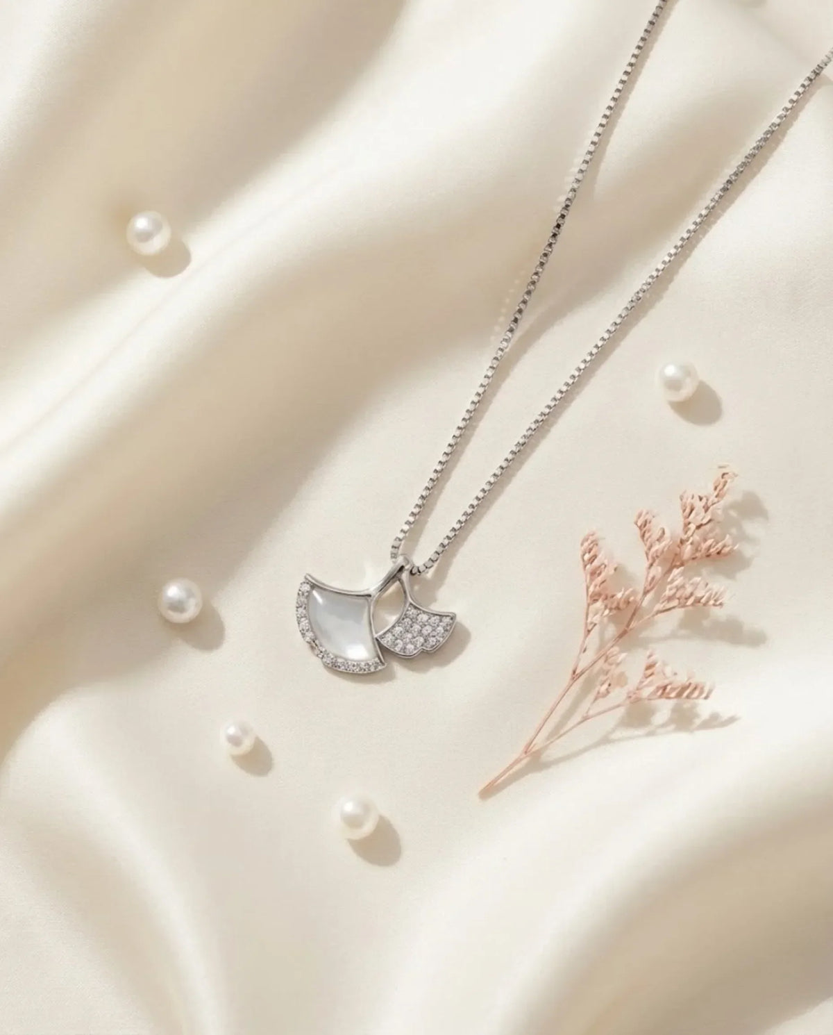 Orneza Silver Ginkgo Leaf Shell Pendant Necklace
