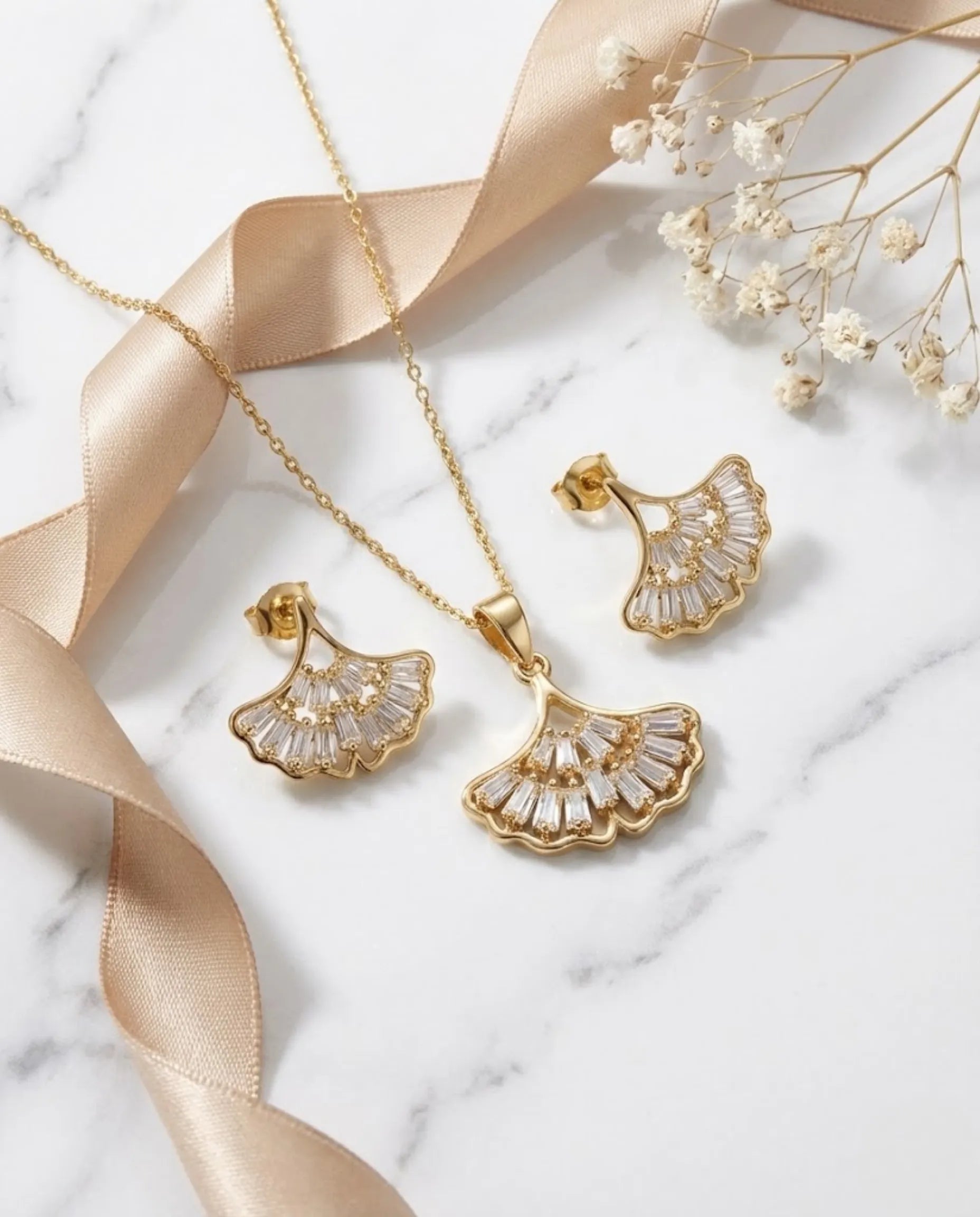 Orneza Gold Ginkgo Leaf Baguette Diamond Pendant Set