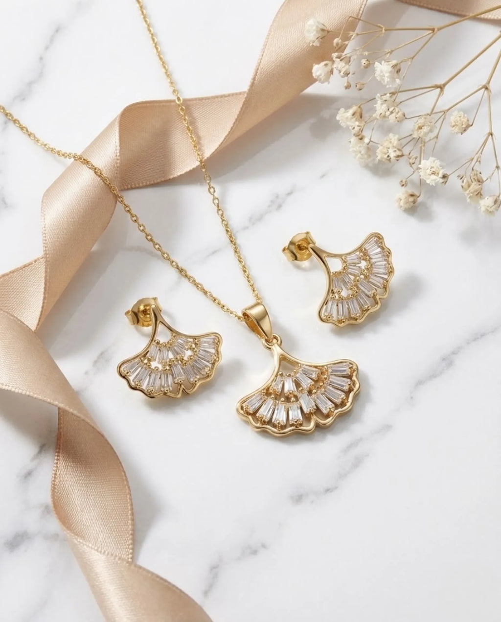 Orneza Gold Ginkgo Leaf Baguette Diamond Pendant Set