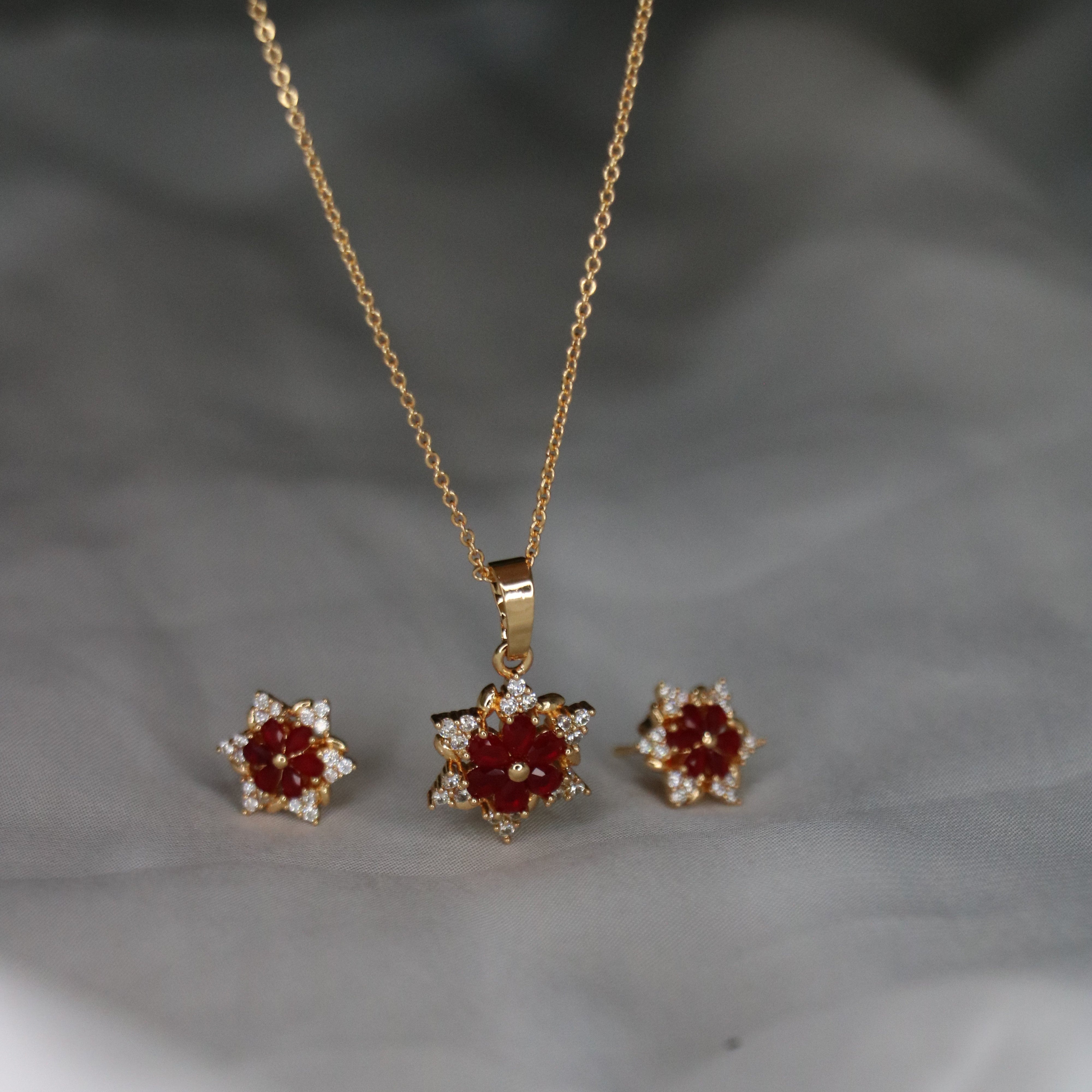 Premium Golden Floral Jewelry Set – Pendant & Earrings