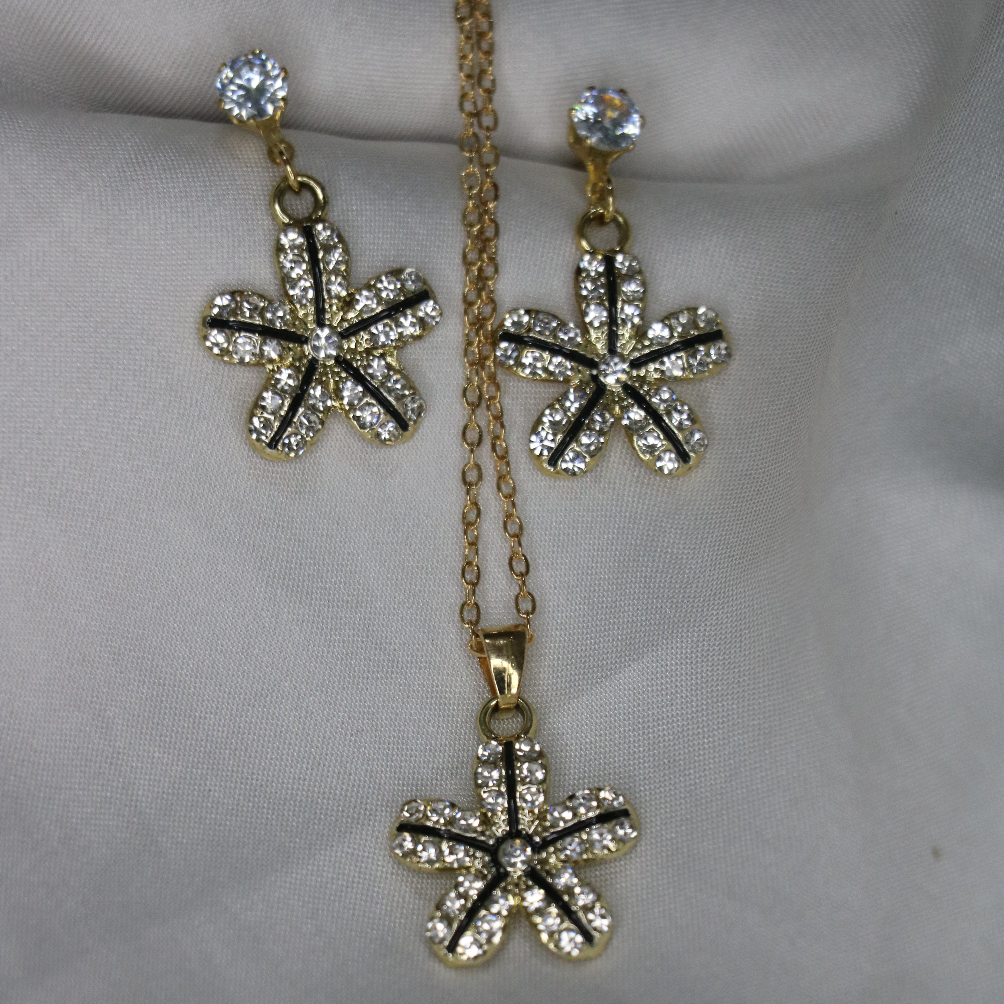 Elegant Crystal Floral Necklace Set – Radiate Timeless Charm