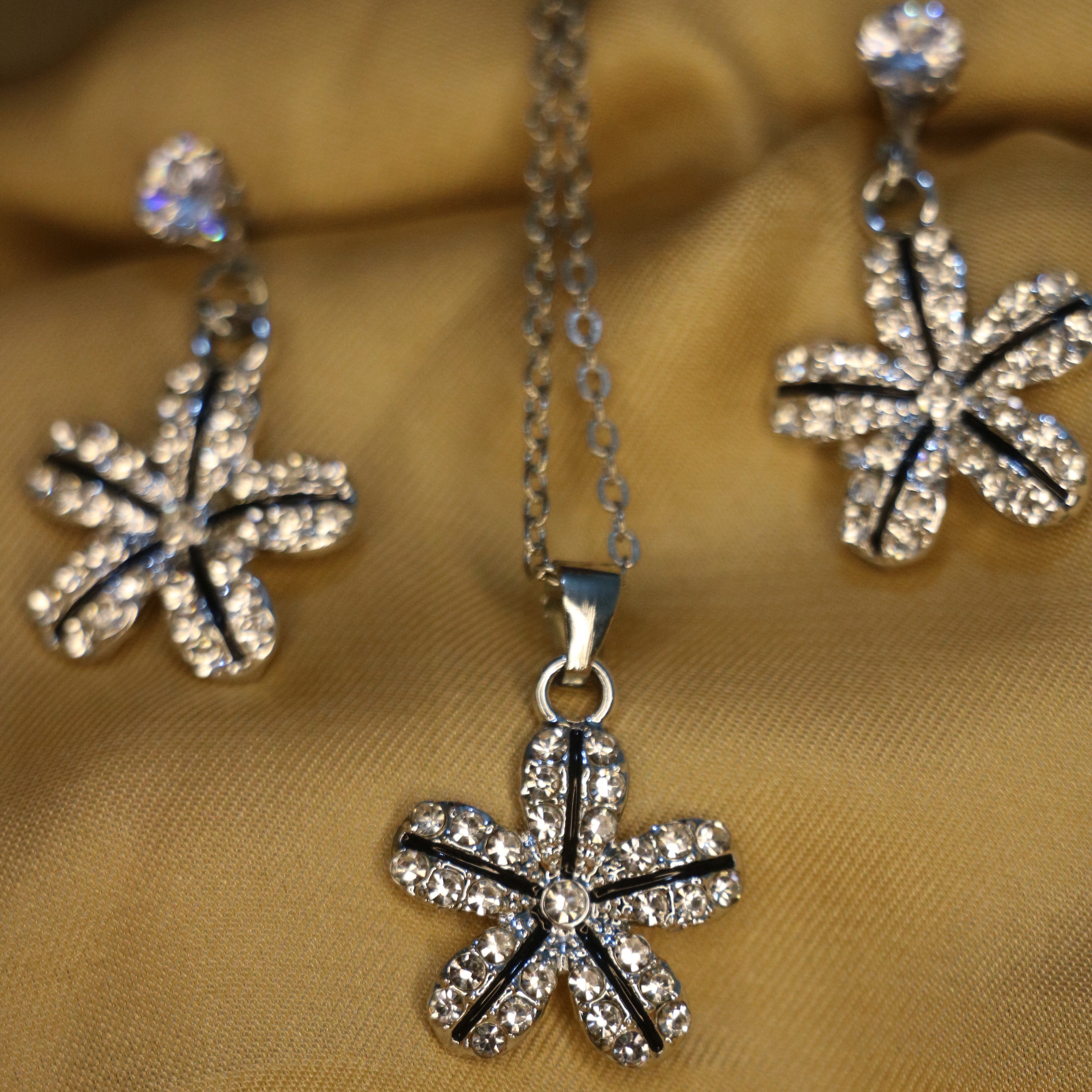 Elegant Crystal Floral Necklace Set – Radiate Timeless Charm