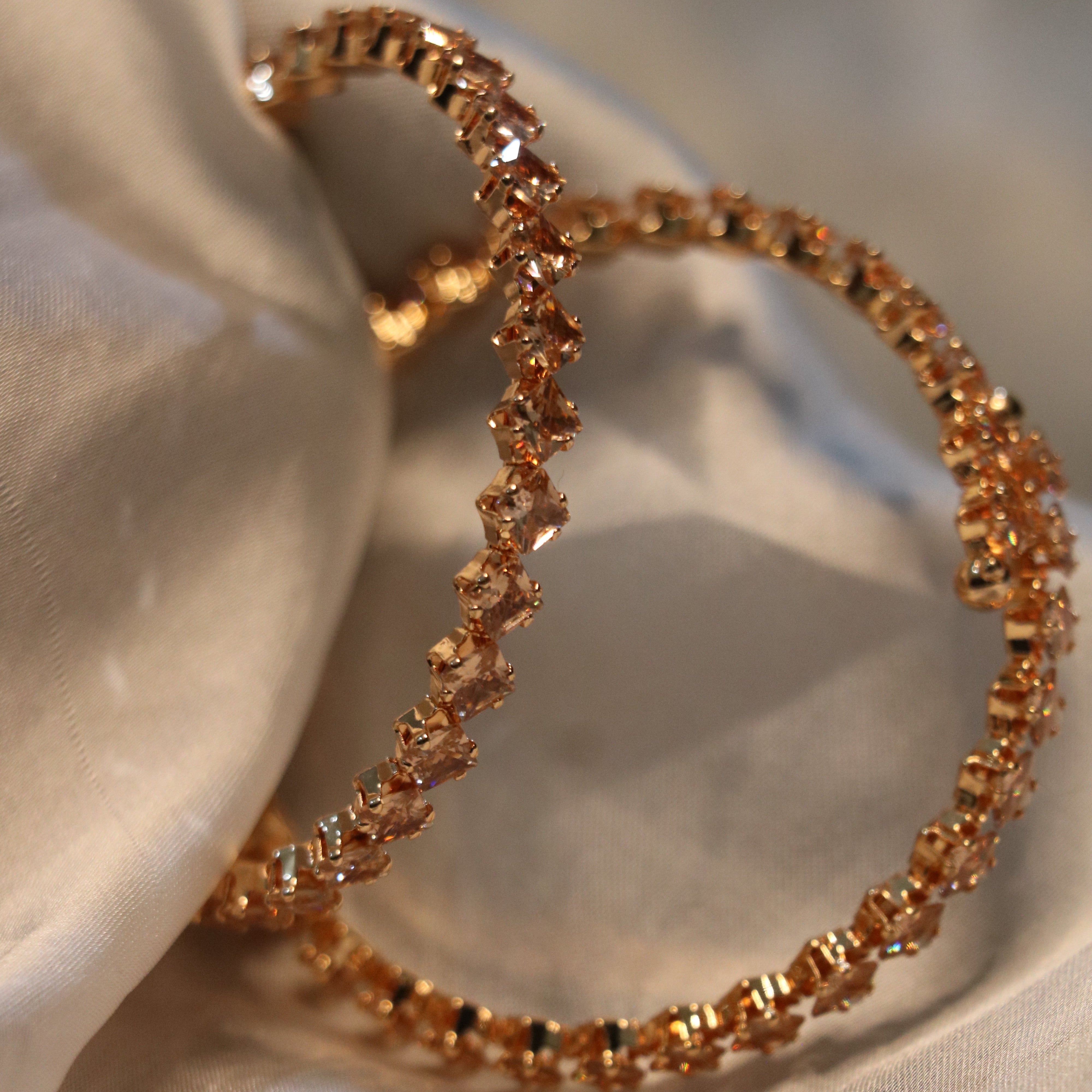 2 PCS Premium Adjustable Elastic Bracelet – Available in Gold and Black