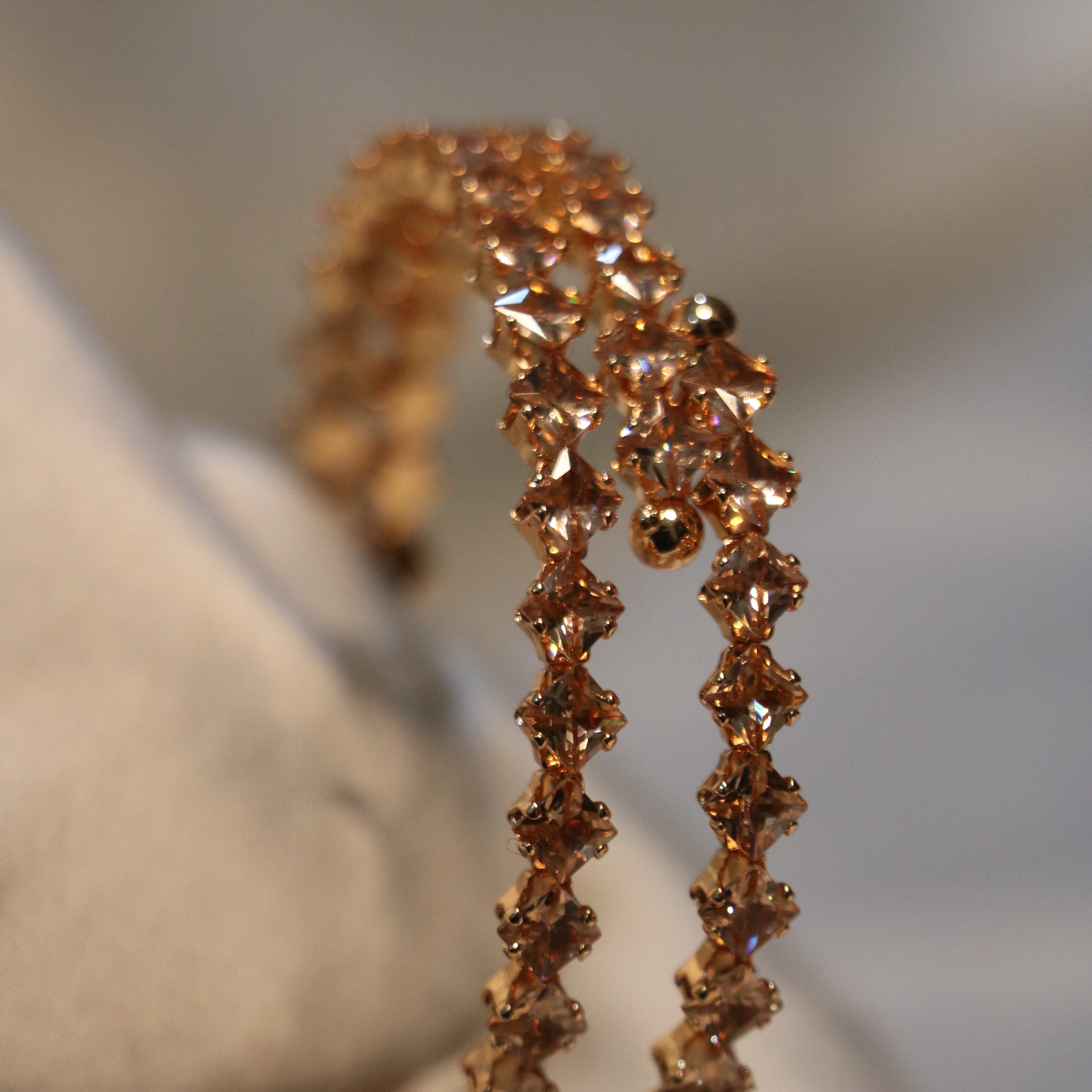 2 PCS Premium Adjustable Elastic Bracelet – Available in Gold and Black